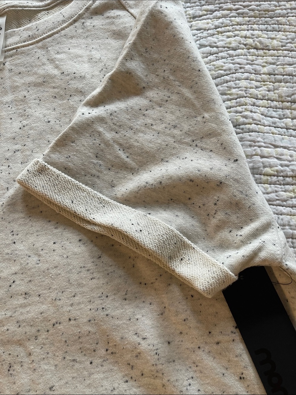 Mono B women’s Short Sleeve Speckled Oatmeal Pocket Sweatshirt - Picture 3 of 4